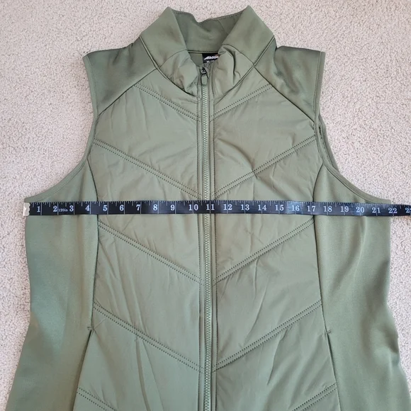Like New Avia Olive Leaves Quilted Vest Size XL - Picture 9 of 12